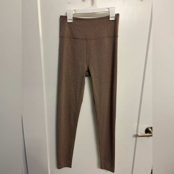 Like New Girlfriend Collective Compressive 7/8 Leggings in Limestone - Picture 3 of 11